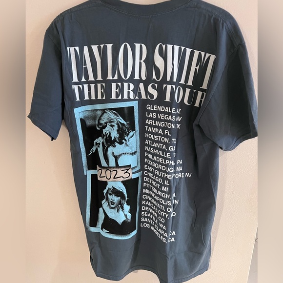 NEW Taylor Swift The Eras Tour 1989 Album T-Shirt NWT Medium Official Merch - Picture 5 of 7